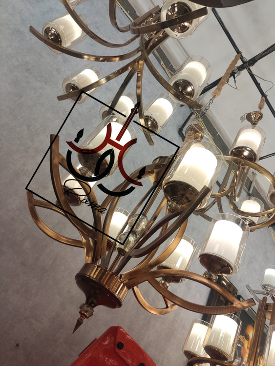 لوستر چشمی ۶ شاخه سبک لهستانی با طراحی خاص و نوردهی مناسب برای فضاهای مدرن و کلاسیک