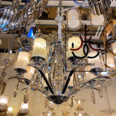 لوستر ۸ شاخه مدل غنچه با طراحی لهستانی و تنوع رنگ، مناسب سالن پذیرایی کروم