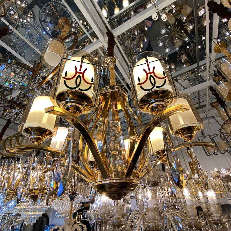 لوستر ۸ شاخه مدل غنچه با طراحی لهستانی و تنوع رنگ، مناسب سالن پذیرایی طلایی