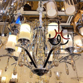 لوستر ۸ شاخه مدل غنچه با طراحی لهستانی و تنوع رنگ، مناسب سالن پذیرایی طلایی