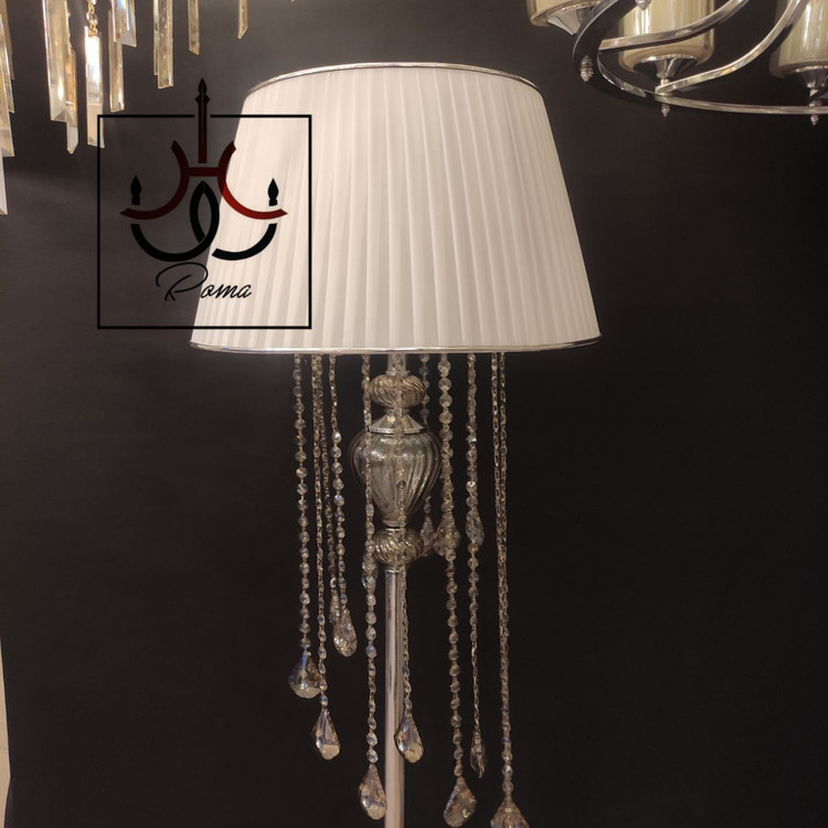 آباژور ایستاده کنار سالنی آبشاری | رنگ سیلور با آویزهای کریستالی