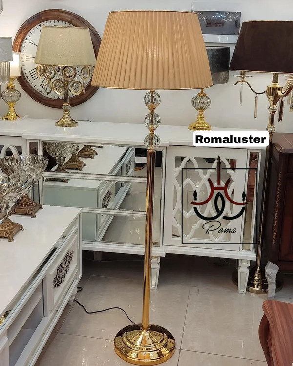 آباژور ایستاده کنار سالنی | پایه بلند مدرن رنگبندی متنوع