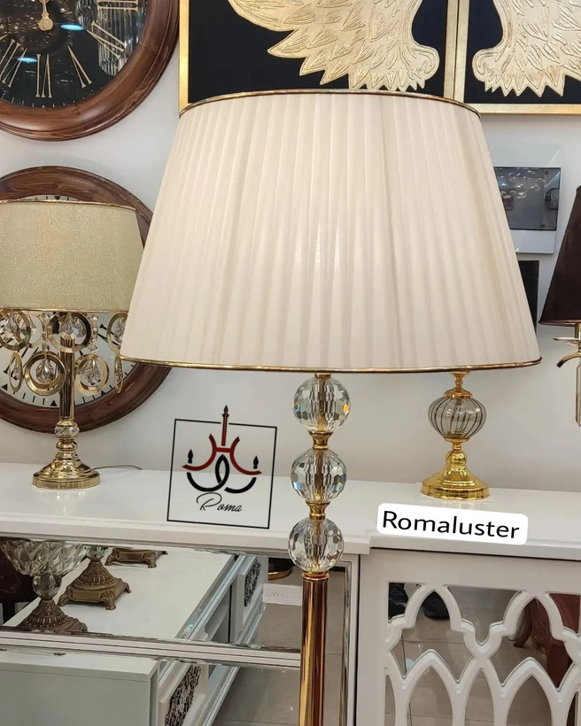 آباژور ایستاده کنار سالنی | پایه بلند مدرن رنگبندی متنوع