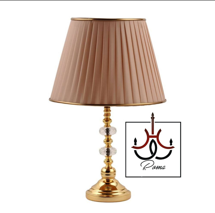 آباژور رومیزی کریستالی با بدنه طلایی و کلاهک نسکافهای مناسب دکور اتاق خواب و نشیمن