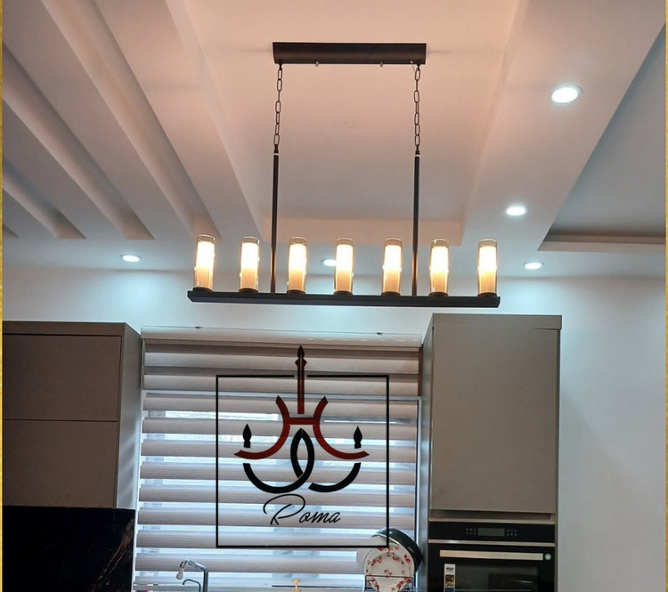 لوستر خطی مدرن مشکی ۷ شعله مدل لومینا مناسب جزیره و کانتر آشپزخانه از برند رومالوستر