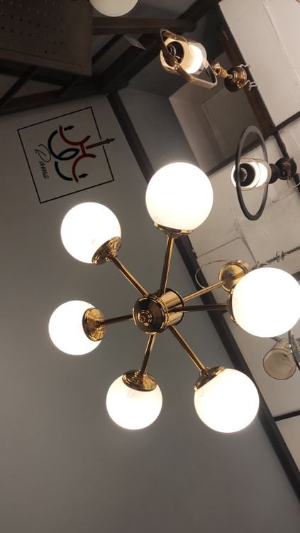 لوستر مولکولی مینیمال ۶ شاخه با طراحی ساده و شیک، مناسب فضاهای مدرن تا قطر ۵۵ سانت