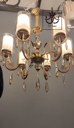 لوستر بهار ۶ شاخه با آویز کریستالی شفاف و طراحی مدرن مناسب فضاهای پذیرایی و نشیمن