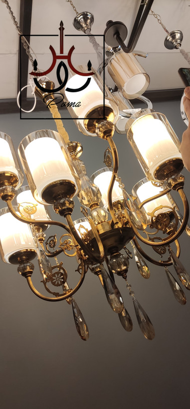 لوستر آرامیس ۱۰ شاخه رنگ طلایی با طراحی فاخر کلاسیک مناسب پذیراییهای بزرگ و لاکچری