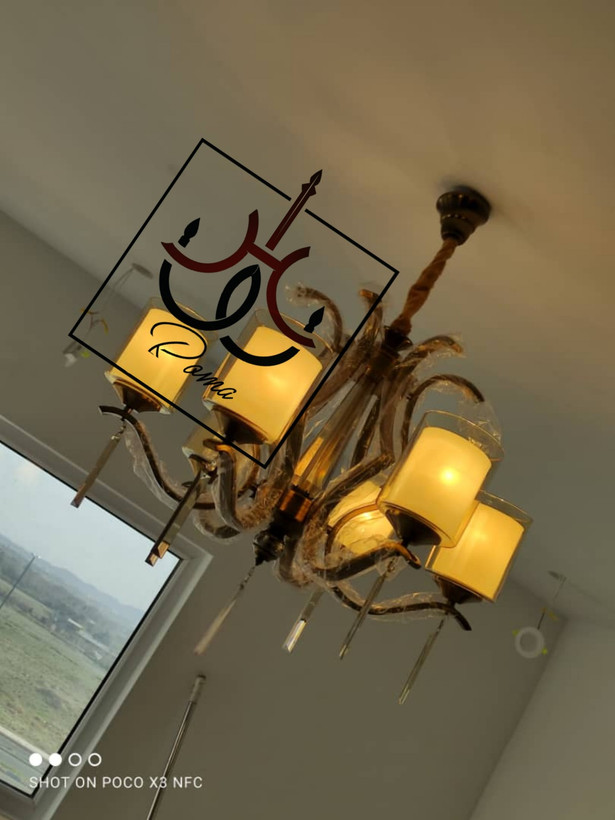 لوستر قلبی مدرن لهستانی شش شاخه با طراحی متفاوت و نوردهی مناسب سالن پذیرایی